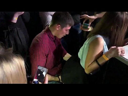 ❤️ Ho kopanela liphate ka 'nete ka har'a nightclub ea Russia. Ngoanana oa Russia ea lilemo li 18 ka har'a anus le botšehaling o ile a robala ka har'a nightclub Porno  ❤